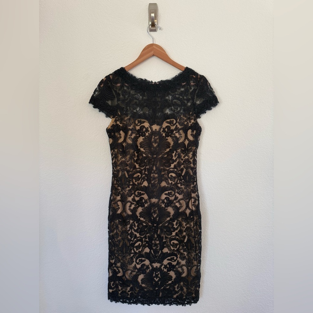 Tadashi Shoji Women's Dress Navy Floral Lace Corded Embroidery Nude Underlay NWT